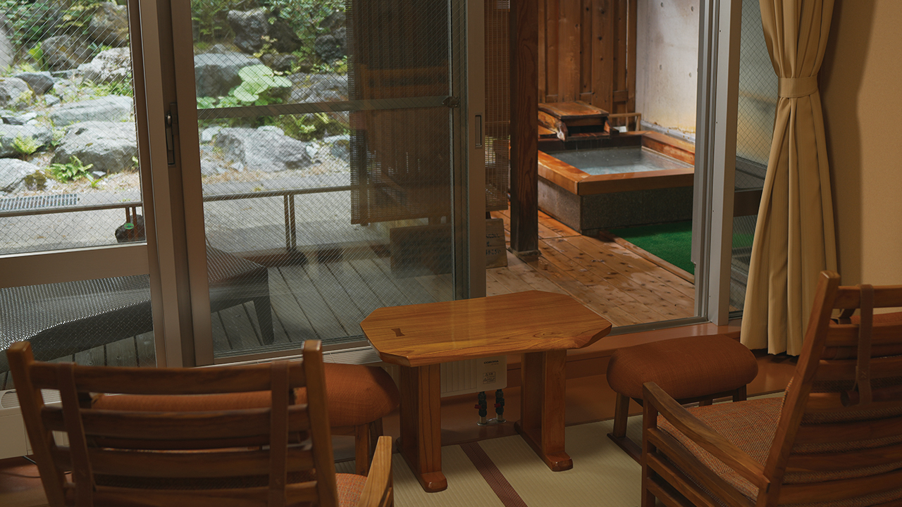 雲松庵廣園的日式房間,配有露天浴場